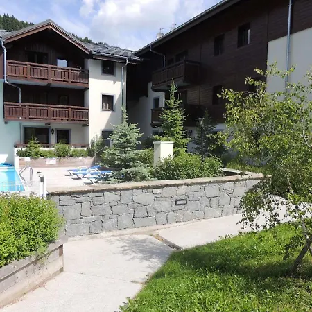 T2 Avec Et Piscine, Proche Centre Et Pistes De - - Fr-1-598-85 *